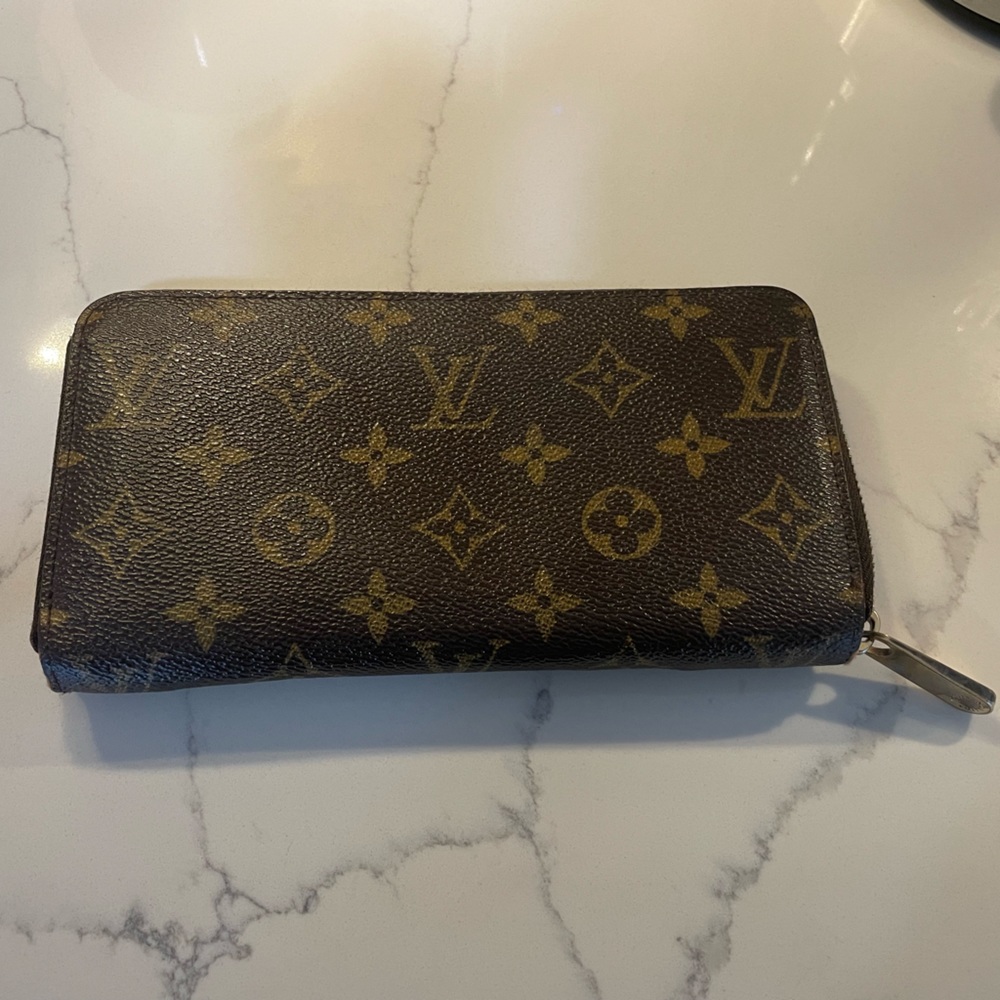 Louis Vuitton Zippy Wallet